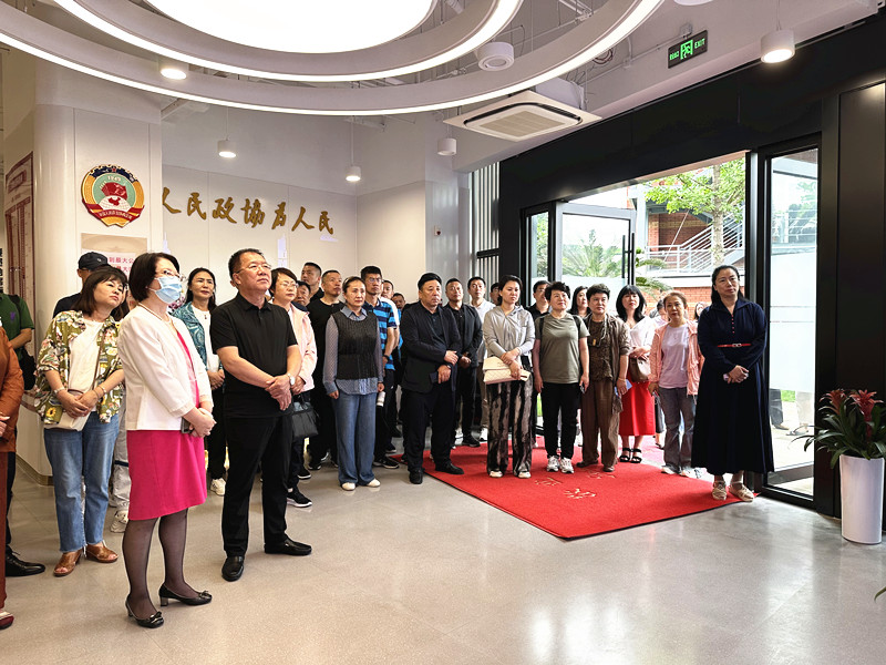 实地考察浦东新区政协委员协商活动中心_副本.jpg