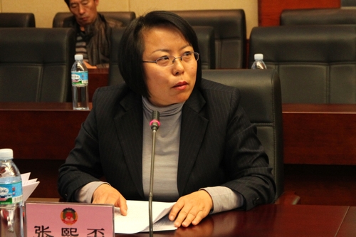 州政协副秘书长,经科委主任张熙奀发言